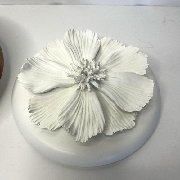 White Porcelain Magnolia Flower 3 D Wood Circular Box Keepsake Trinket Jewelry B - Picture 6 of 14